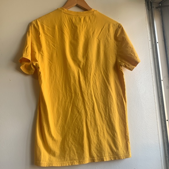 Levi’s Yellow Branded Tee Size Medium - Picture 4 of 4